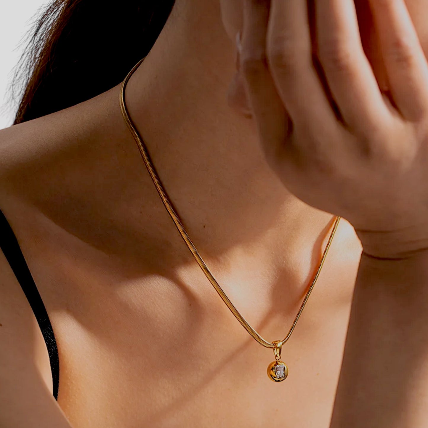 18K White Topaz Gemstone Necklace