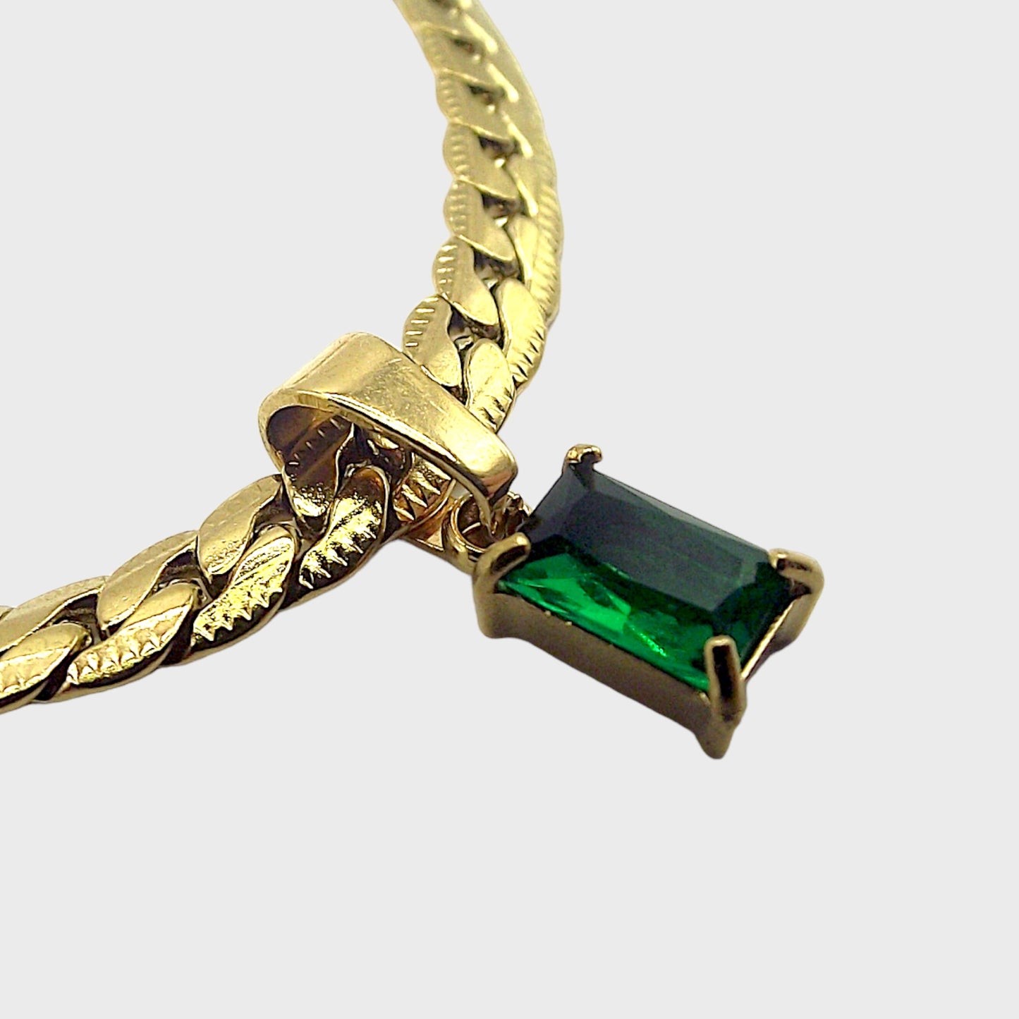 18K Emerald Gemstone Choker